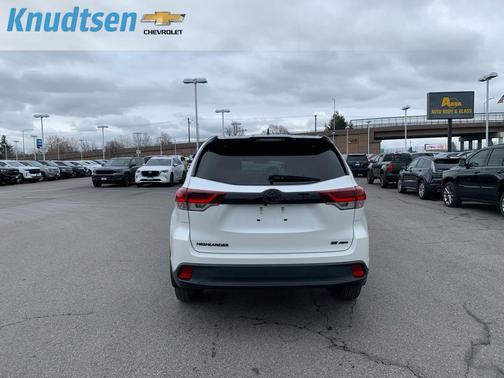 2019 Toyota Highlander SE