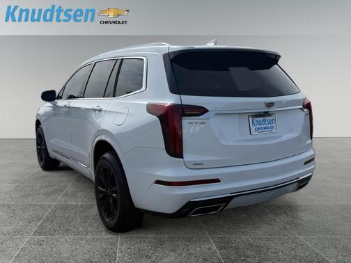 Crystal White Tricoat 2023 Cadillac XT6 Luxury AWD