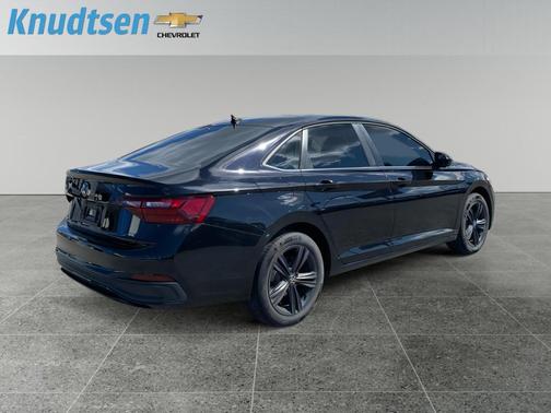 Deep Black Pearl 2022 Volkswagen Jetta 1.5T SE