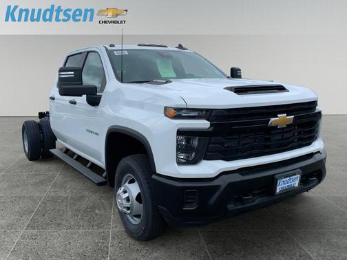 Summit White 2026 Chevrolet Silverado 3500 WT