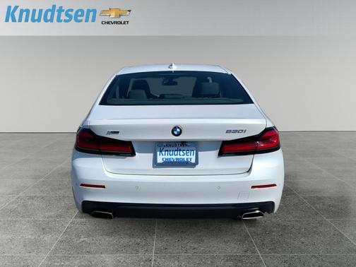 Mineral White Metallic 2023 BMW 530 i xDrive