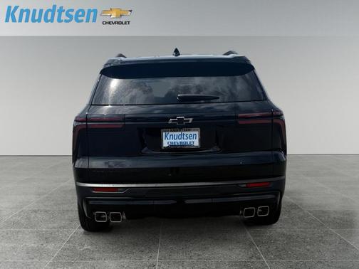 Mosaic Black Metallic 2026 Chevrolet Traverse LT