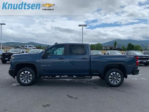Lakeshore Blue Metallic 2026 Chevrolet Silverado 2500 Custom