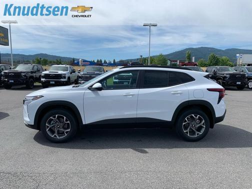 Summit White 2026 Chevrolet Trax LT
