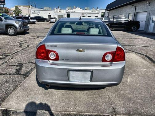 Silver Ice Metallic 2010 Chevrolet Malibu 2LT