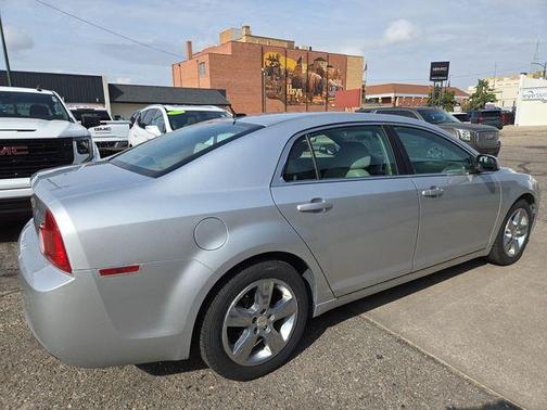 Silver Ice Metallic 2010 Chevrolet Malibu 2LT