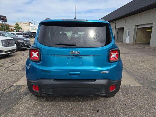 Metallic 2022 Jeep Renegade Latitude