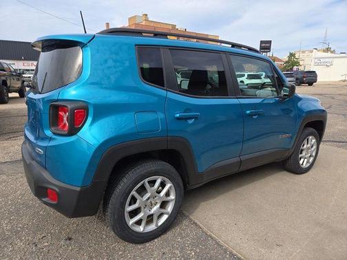 Metallic 2022 Jeep Renegade Latitude