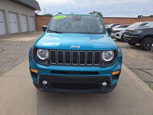 Metallic 2022 Jeep Renegade Latitude