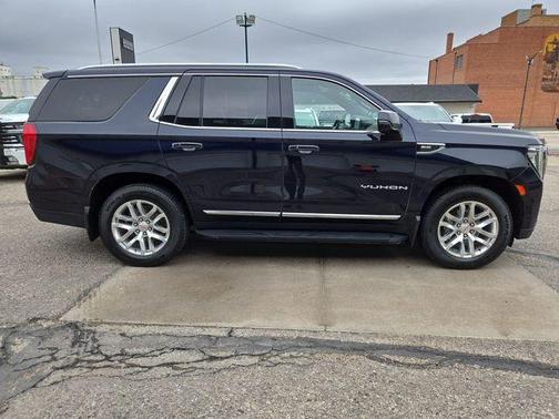 Midnight Blue Metallic 2022 GMC Yukon SLT