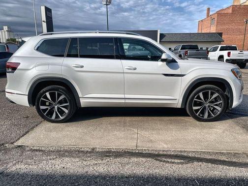 Opal White Pearl Effect 2024 Volkswagen Atlas 2.0T SEL Premium R-Line