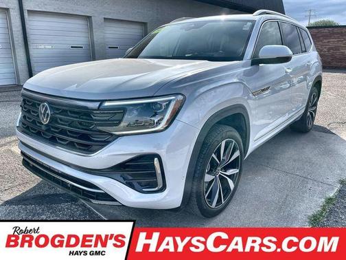 Opal White Pearl Effect 2024 Volkswagen Atlas 2.0T SEL Premium R-Line