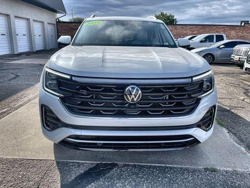 Opal White Pearl Effect 2024 Volkswagen Atlas 2.0T SEL Premium R-Line