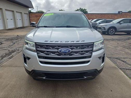 Ingot Silver Metallic 2018 Ford Explorer XLT