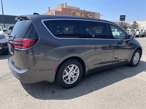 2023 Chrysler Pacifica Touring-L