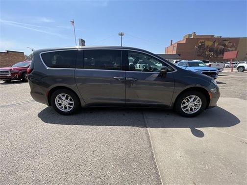 2023 Chrysler Pacifica Touring-L