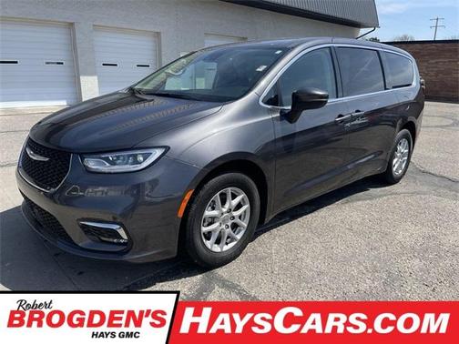 2023 Chrysler Pacifica Touring-L