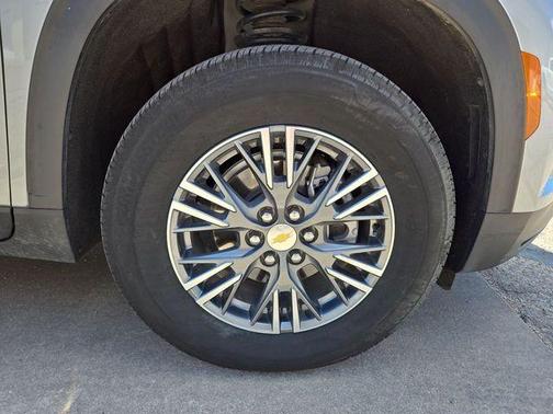 Sterling Gray Metallic 2026 Chevrolet Traverse LT