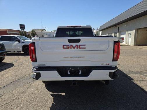 Summit White 2023 GMC Sierra 2500 AT4