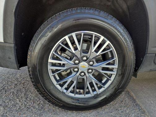 Summit White 2026 Chevrolet Traverse LT