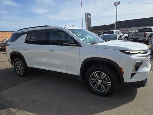 Summit White 2026 Chevrolet Traverse LT