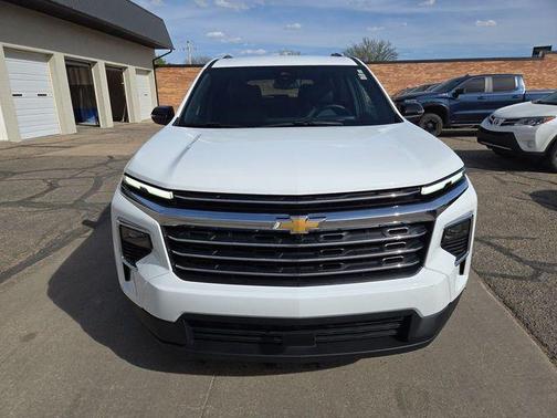 Summit White 2026 Chevrolet Traverse LT