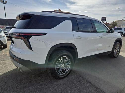 Summit White 2026 Chevrolet Traverse LT