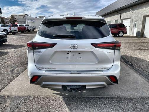 2025 Toyota Highlander Hybrid Platinum