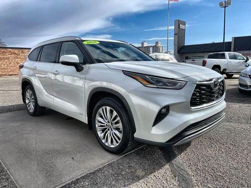 2025 Toyota Highlander Hybrid Platinum