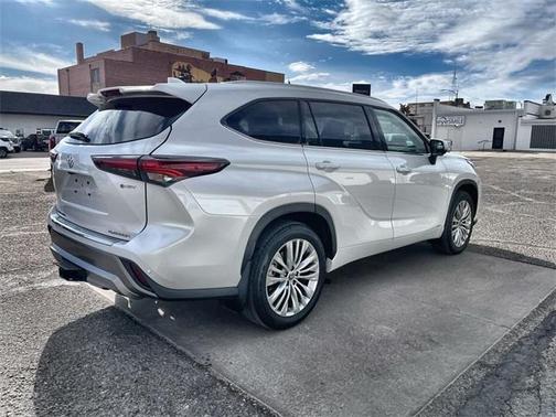2025 Toyota Highlander Hybrid Platinum