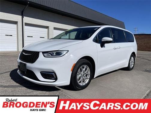 2023 Chrysler Pacifica Touring-L