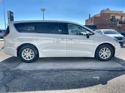 2023 Chrysler Pacifica Touring-L