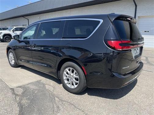 2023 Chrysler Pacifica Touring-L