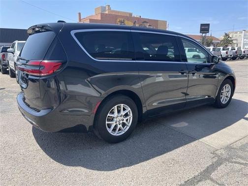 2023 Chrysler Pacifica Touring-L