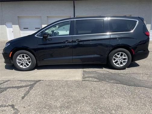 2023 Chrysler Pacifica Touring-L
