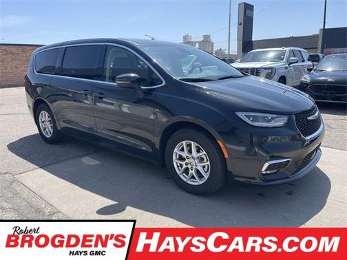 2023 Chrysler Pacifica Touring-L