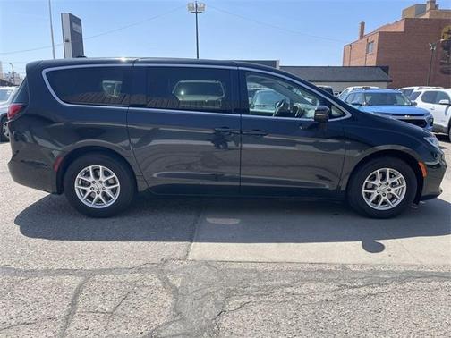 2023 Chrysler Pacifica Touring-L