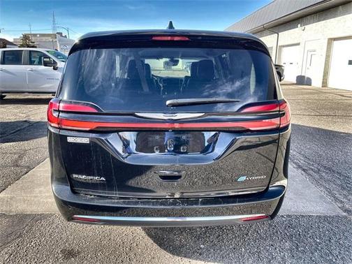 2024 Chrysler Pacifica Hybrid Select