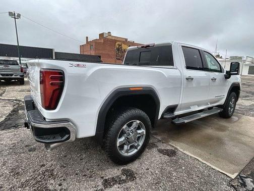 Summit White 2025 GMC Sierra 2500 SLT