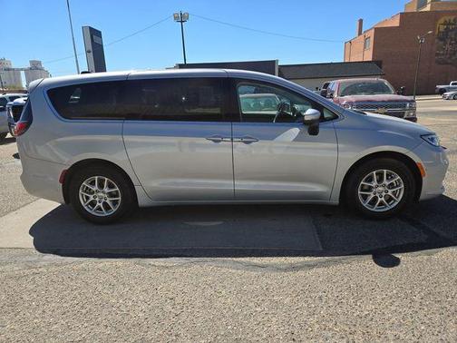 2023 Chrysler Pacifica Touring-L