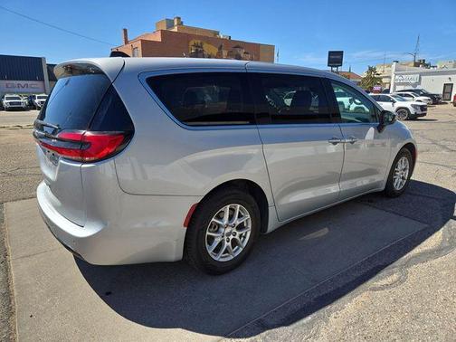 2023 Chrysler Pacifica Touring-L
