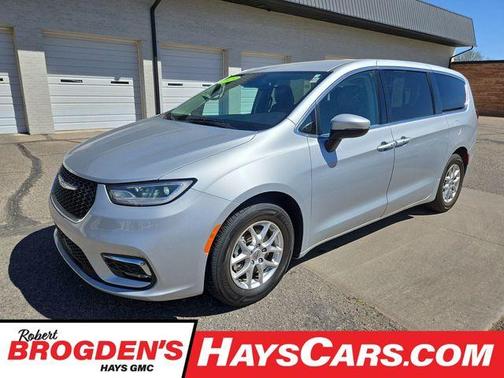 2023 Chrysler Pacifica Touring-L