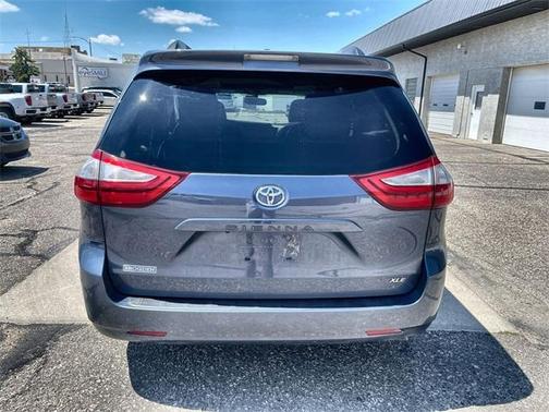 2017 Toyota Sienna XLE