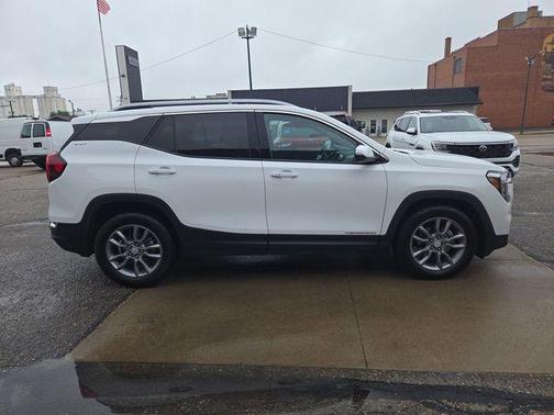 Summit White 2024 GMC Terrain SLT