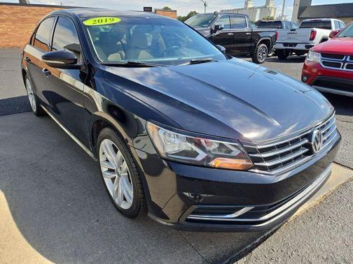 Deep Black Pearl Effect 2019 Volkswagen Passat 2.0T Wolfsburg