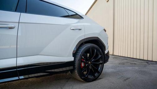 2022 Lamborghini Urus 