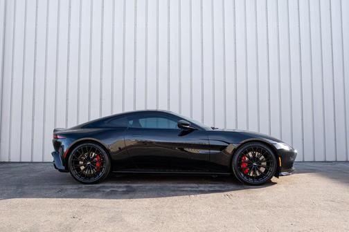 2022 Aston Martin Vantage 
