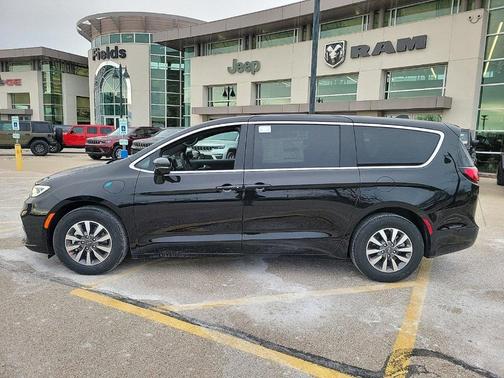 2025 Chrysler Pacifica Hybrid Select