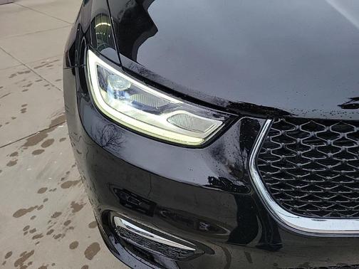 2025 Chrysler Pacifica Hybrid Select