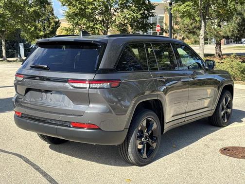 2025 Jeep Grand Cherokee Laredo